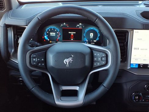 New 2025 Ford Bronco Outer Banks w/ Black Appearance Package image 21