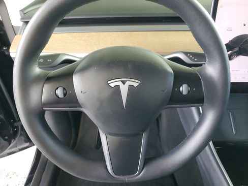 Used 2021 Tesla Model Y Long Range AWD/4WD image 23