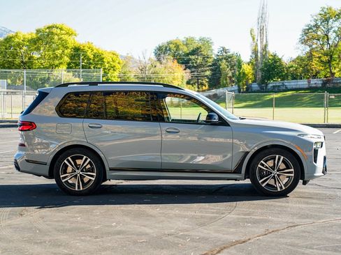 Used 2025 BMW X7 M60i image 4