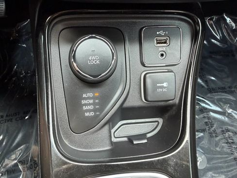 Used 2019 Jeep Compass Latitude AWD/4WD image 25