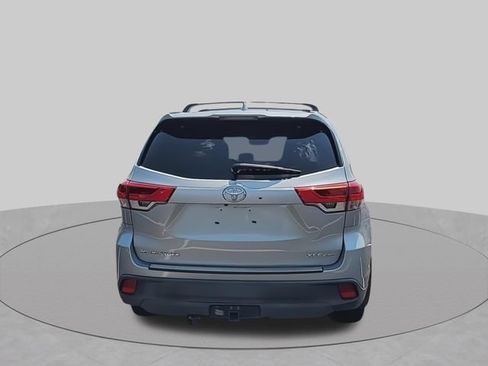 Used 2019 Toyota Highlander XLE AWD/4WD image 9