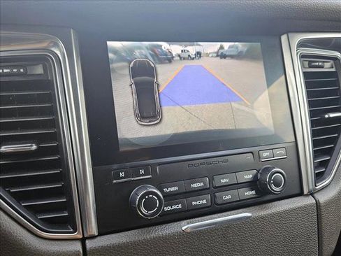 Used 2018 Porsche Macan Sport Edition image 14