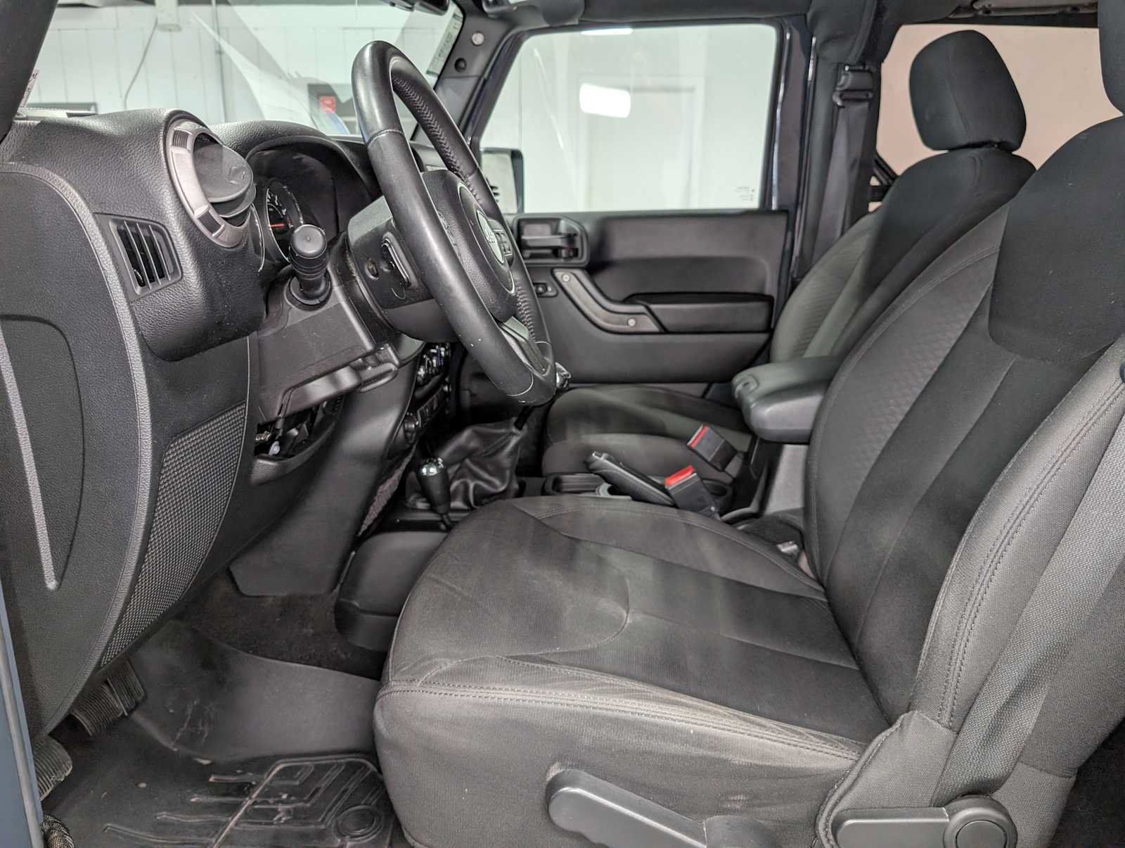 Used 2017 Jeep Wrangler Sport w/ Quick Order Package 23S AWD/4WD image 4