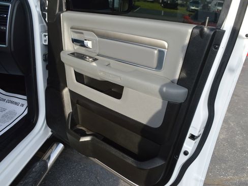 Used 2019 RAM 1500 Classic SLT RWD image 27