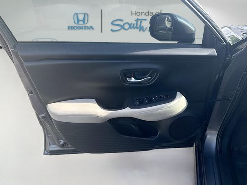 Used 2025 Honda HR-V LX image 15