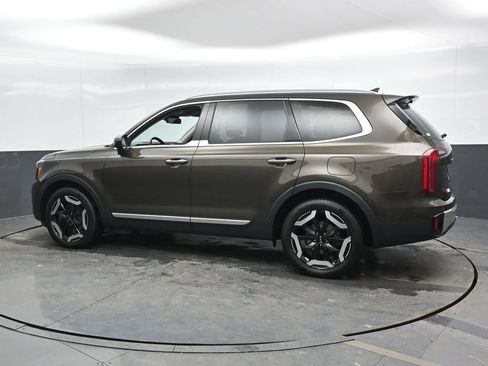 Used 2024 Kia Telluride S image 9