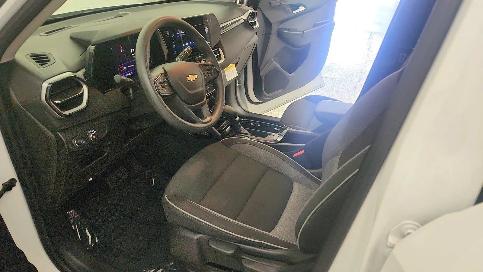 Used 2025 Chevrolet TrailBlazer LT AWD/4WD image 14