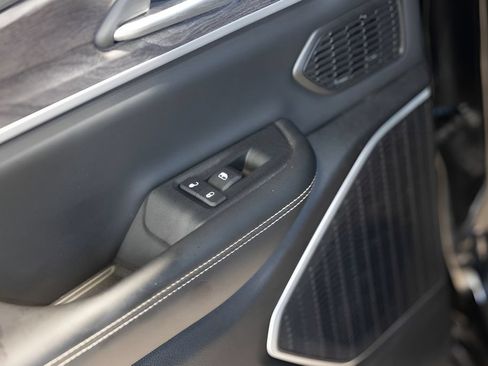 Used 2023 Jeep Grand Cherokee 4WD 4xe image 46