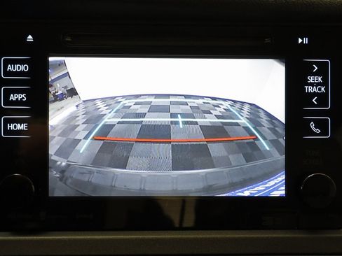 Used 2017 Toyota Sienna XLE image 11