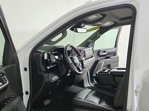 Used 2025 GMC Sierra 1500 SLT AWD/4WD image 10