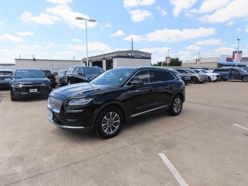 Used 2023 Lincoln Nautilus FWD w/ Premium Package image 2