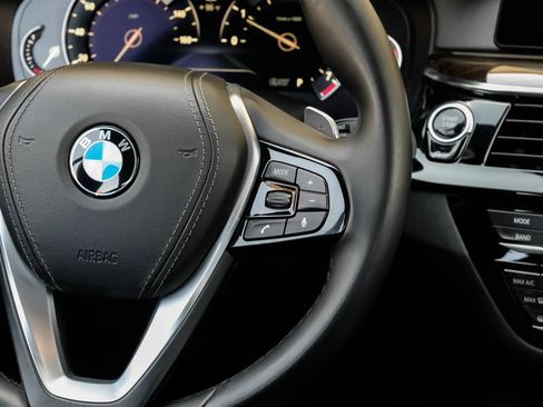 Used 2018 BMW 530i RWD image 23