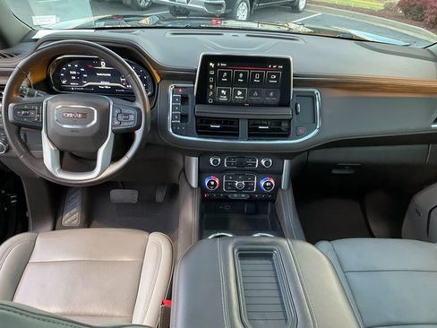 Used 2022 GMC Yukon SLT w/ SLT Premium Package image 4