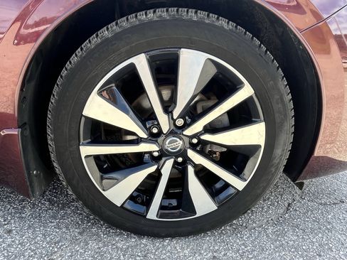 Used 2023 Nissan Sentra SV w/ SV Premium Package FWD image 9