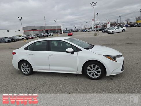 Used 2024 Toyota Corolla LE image 2