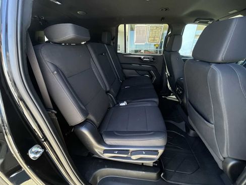 Used 2025 Chevrolet Suburban LS image 27