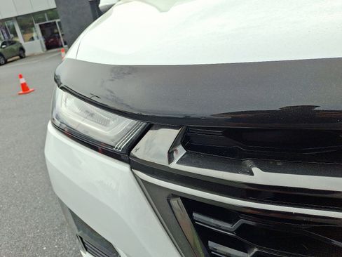 Used 2023 Chevrolet Traverse RS AWD/4WD image 11