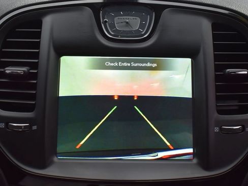 Used 2018 Chrysler 300 S w/ 300S Premium Group AWD/4WD image 18