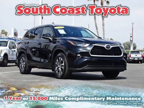 Used 2025 Toyota Highlander XLE FWD image 1