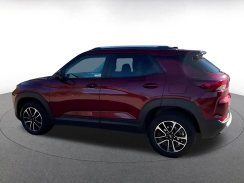 Used 2025 Chevrolet TrailBlazer LT w/ Driver Confidence Package image 9