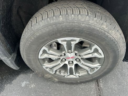 Used 2025 GMC Sierra 1500 SLT image 3