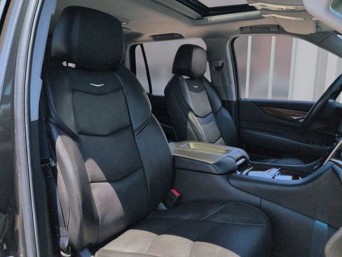 Used 2020 Cadillac Escalade Luxury RWD image 28