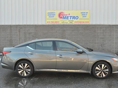 Used 2020 Nissan Altima 2.5 SV image 1