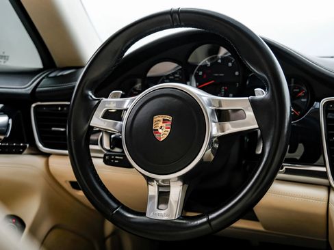 Used 2016 Porsche Panamera image 11