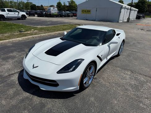 Used 2017 Chevrolet Corvette Stingray Coupe RWD image 3