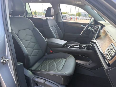 Certified 2024 Volkswagen Atlas SE w/ Panoramic Sunroof Package AWD/4WD image 28