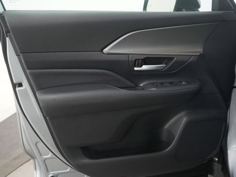 Used 2025 Toyota Grand Highlander AWD image 23