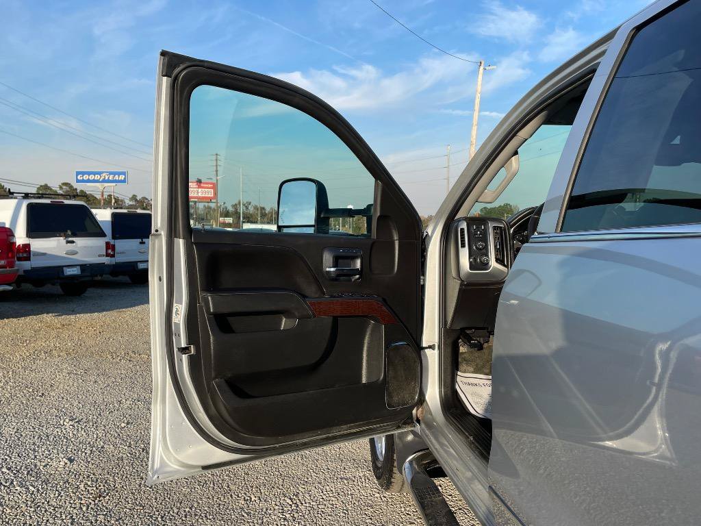 Used 2015 GMC Sierra 2500 SLT w/ Suspension Package, Off-Road AWD/4WD image 9