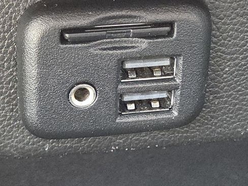 Used 2021 Chevrolet Traverse RS FWD image 23