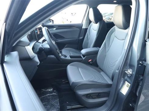 New 2025 Volkswagen Tiguan SE image 7