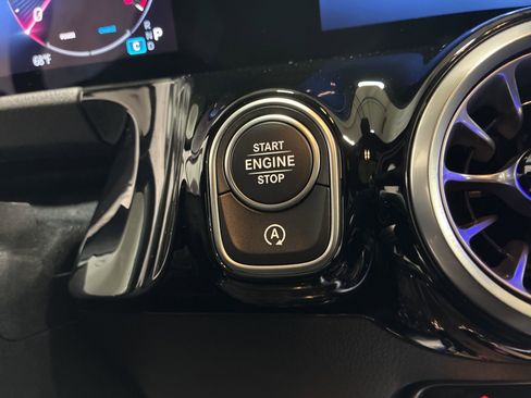 Used 2025 Mercedes-Benz GLA 250 4MATIC image 13