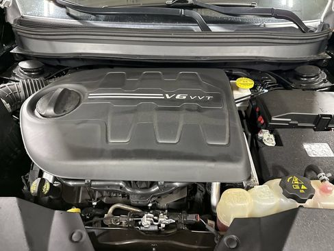 Used 2022 Jeep Cherokee Latitude AWD/4WD image 24