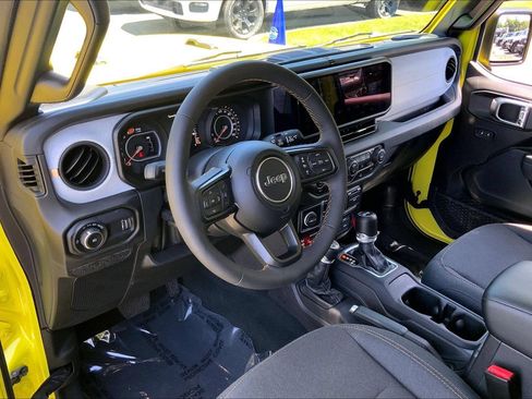 Used 2024 Jeep Wrangler Unlimited Sport AWD/4WD image 17