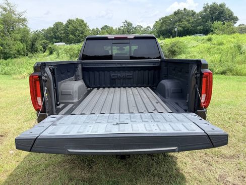 Used 2021 GMC Sierra 1500 SLT w/ SLT Premium Plus Package RWD image 9