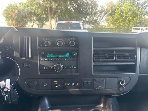 Used 2020 Chevrolet Express 3500 LT w/ LT Preferred Equipment Group RWD image 21