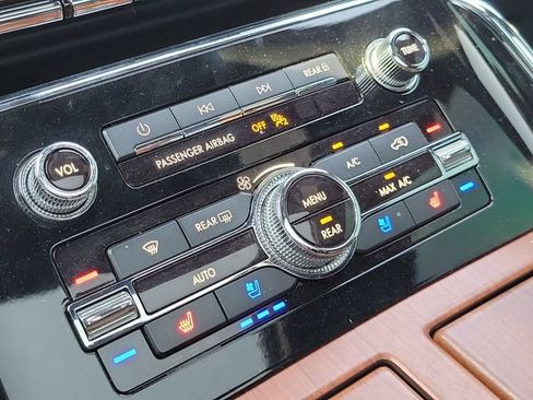 Used 2019 Lincoln Navigator L Reserve AWD/4WD image 30