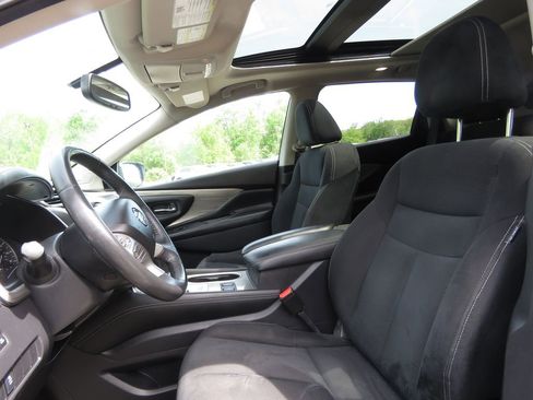 Used 2018 Nissan Murano SV w/ Premium Package AWD/4WD image 10