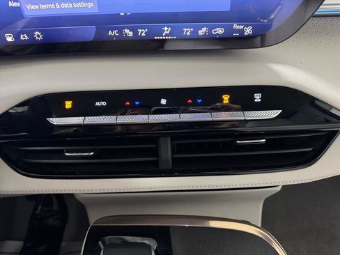 Used 2025 Buick Enclave Avenir w/ Super Cruise Package image 21