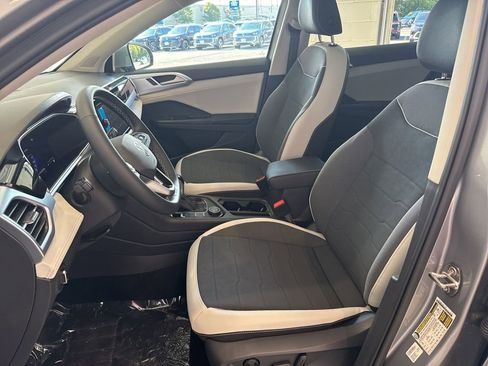 New 2025 Volkswagen Taos SE image 11