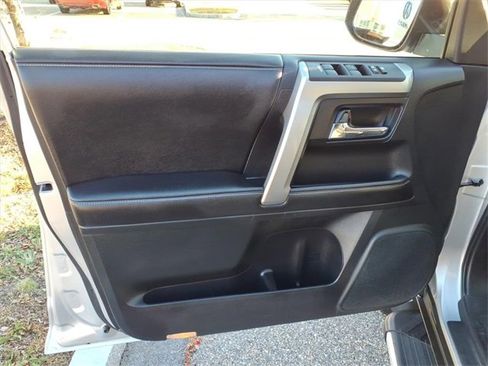 Used 2015 Toyota 4Runner SR5 image 12