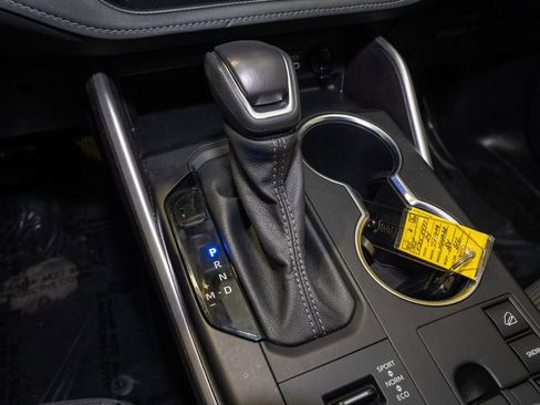 Used 2024 Toyota Highlander LE image 17