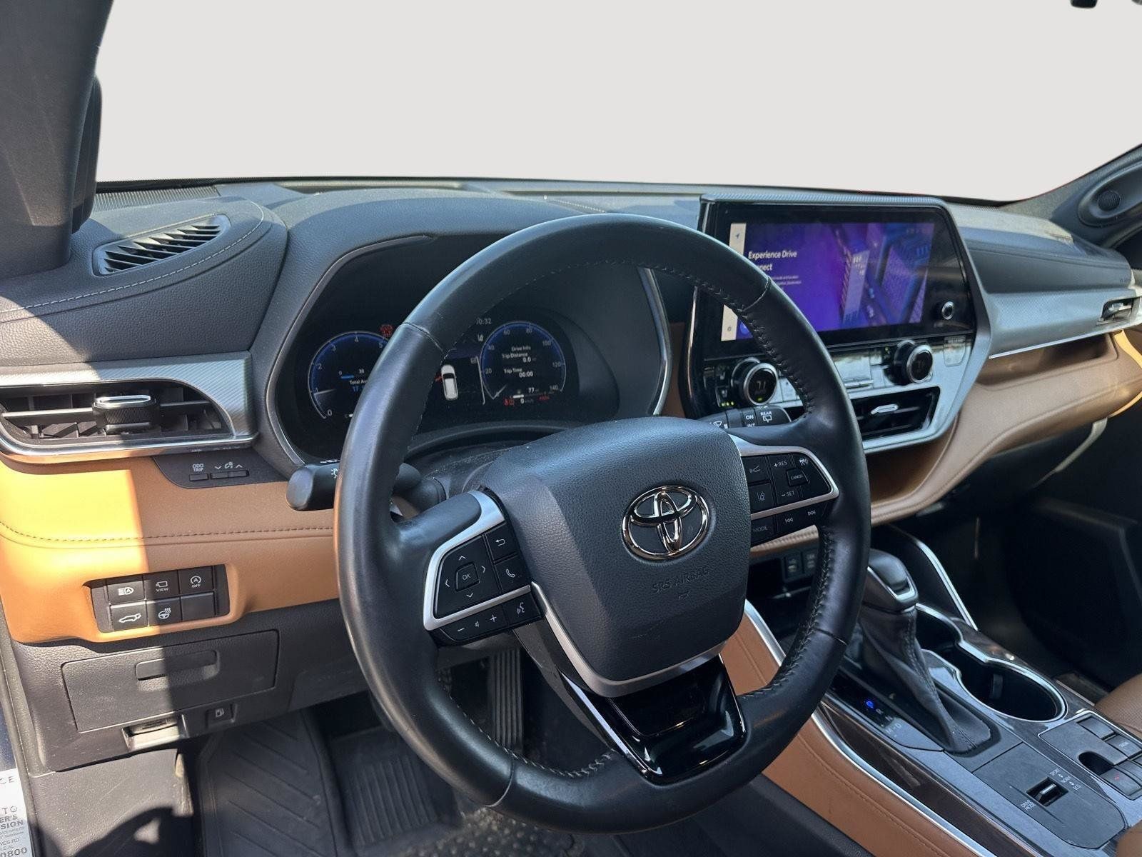 Used 2023 Toyota Highlander Platinum FWD image 10