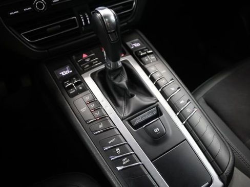 Used 2021 Porsche Macan AWD/4WD image 30
