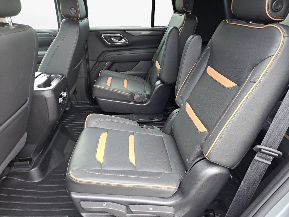 Used 2023 GMC Yukon AT4 w/ Technology Package AWD/4WD image 12