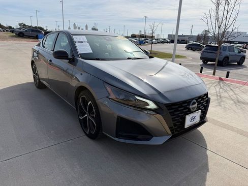 Used 2024 Nissan Altima 2.5 SR image 3