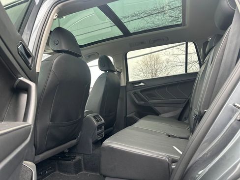 Used 2023 Volkswagen Tiguan SE w/ Panoramic Sunroof Package image 13